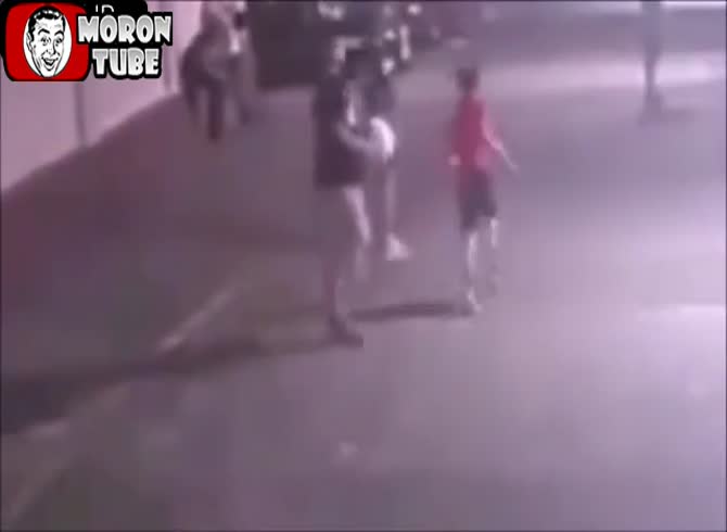 Video :A youngster is ran over by an automobile